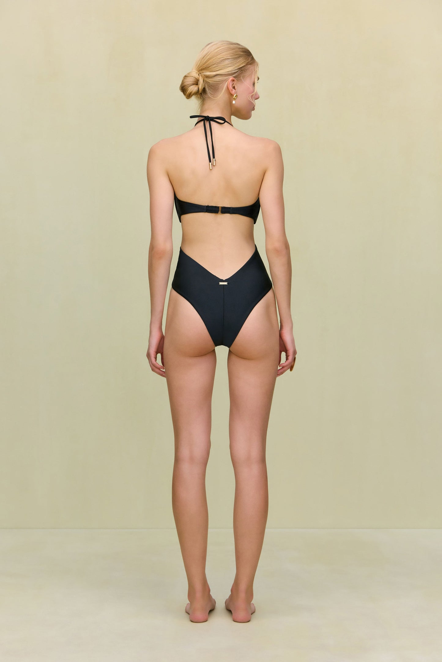 HOLLIS ONE PIECE Cult Gaia