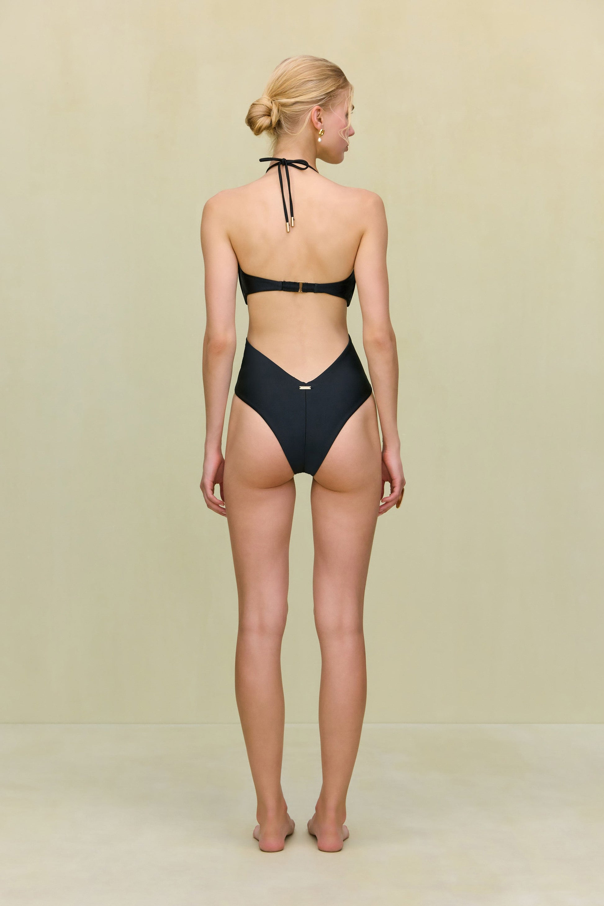 HOLLIS ONE PIECE Cult Gaia